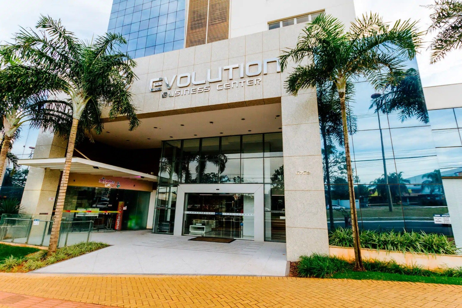 Entrada do Evolution Business Center, onde fica o escritório da Spes Advocacia.